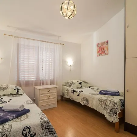 Appartement Sikirica V Jesenice (Split-Dalmatia)