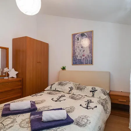 Sikirica V Appartement Jesenice (Split-Dalmatia)