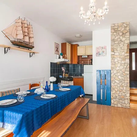 Amazing In Krilo Jesenice With Kitchen Daire